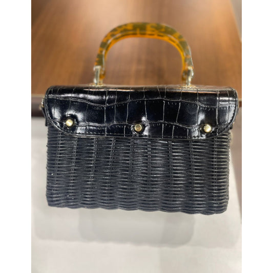 PARFOIS BASKET WEAVE FLAP HAND BAG IN BLACK