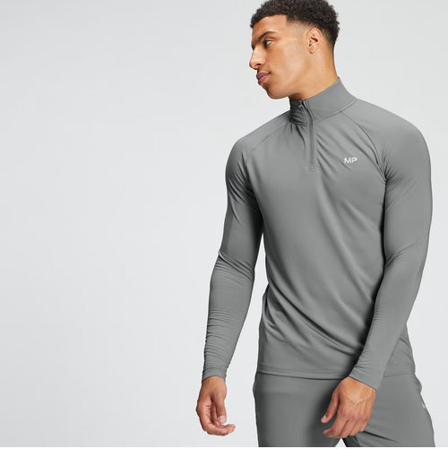 MAN ACTIVE MESH TEXTURED SLIM ZIP TOP SS T-SHIRT IN GREY
