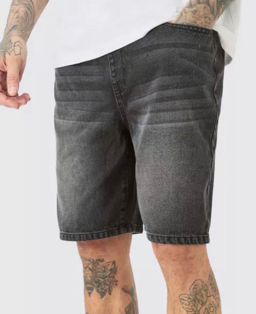 BOOHOOMAN PLUS MENS SLIM FIT DISRESSED DENIM SHORT IN BLACK