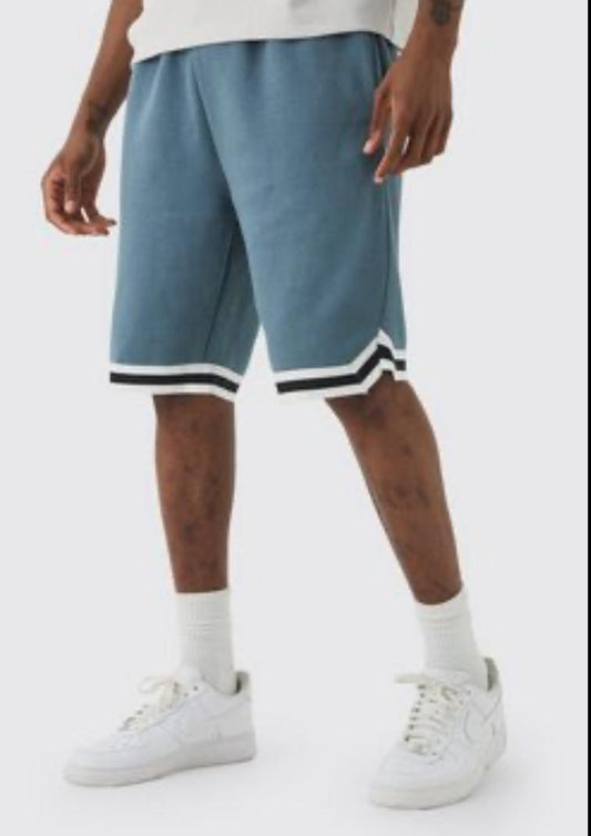 BOOHOOMAN TALL LOOSE FIT MID LENGHT BASKETBAL SHORTS IN GREY