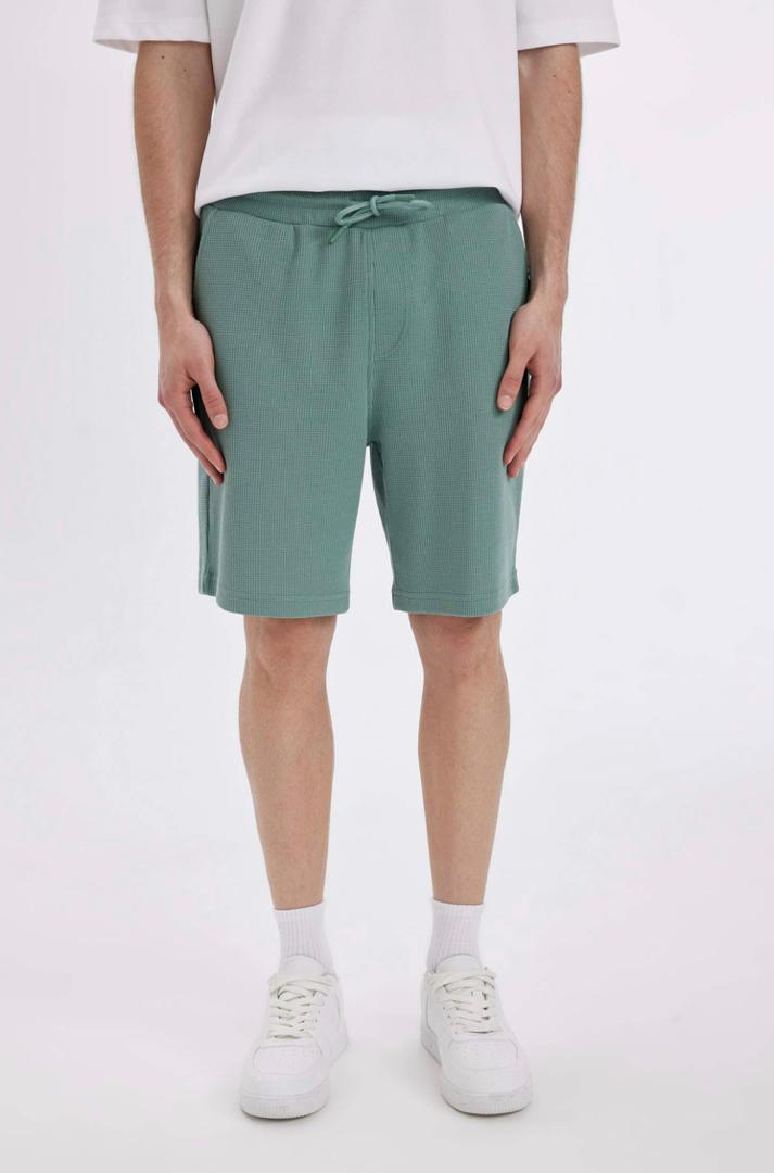 BOOHOOMAN MENS COMFORT STRETCH SHORT IN GREEN