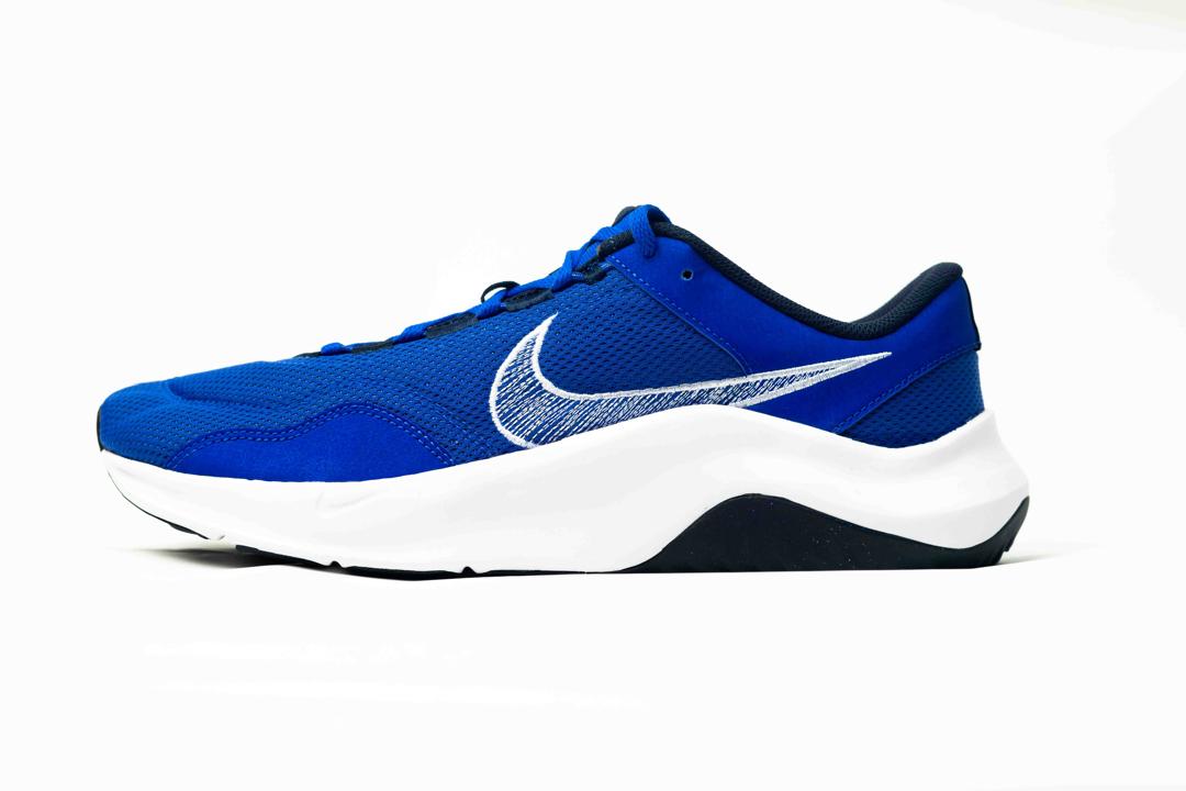 Nike Legend Sneaker