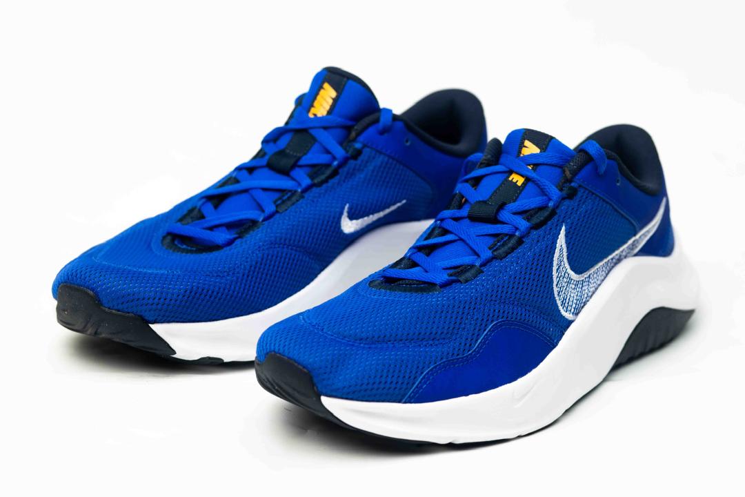 Nike Legend Sneaker