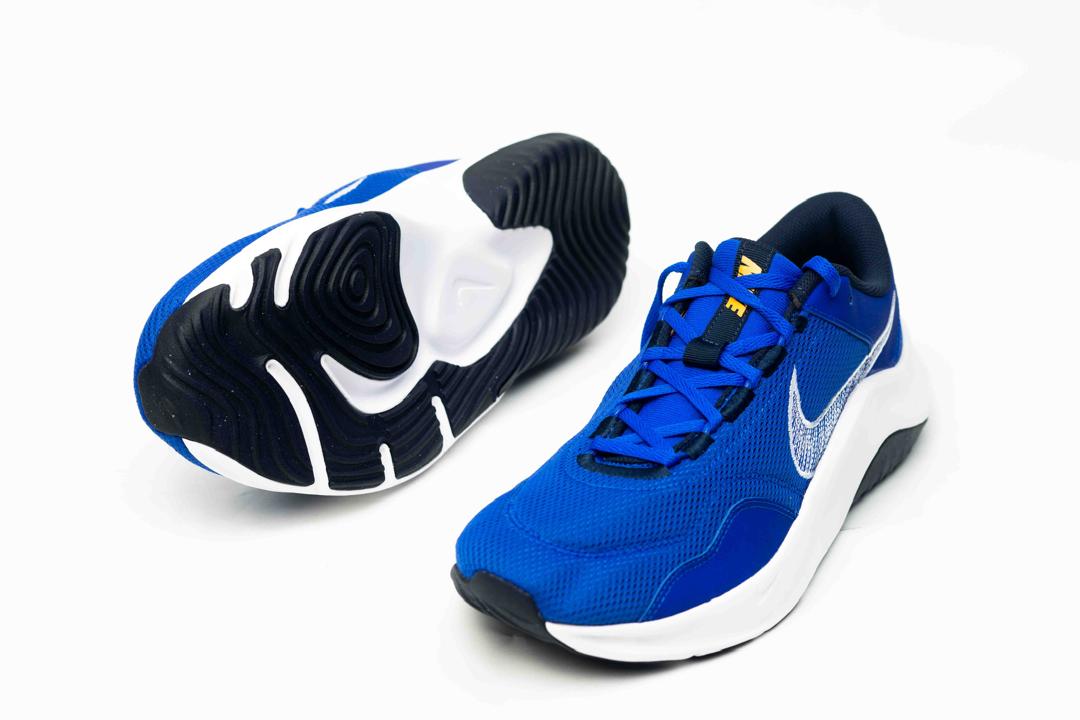 Nike Legend Sneaker