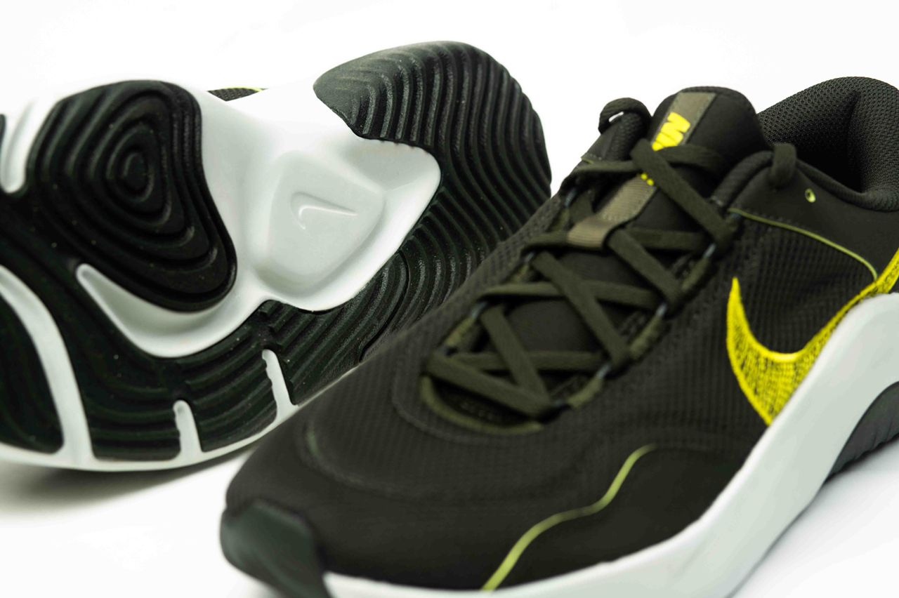 Nike Legend Sneaker