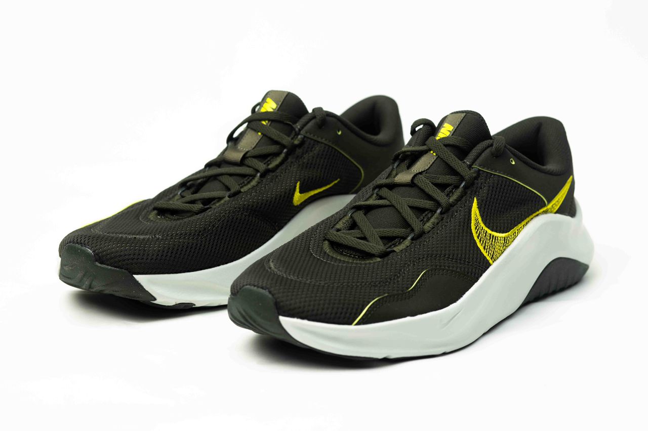 Nike Legend Sneaker