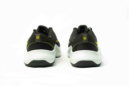 Nike Legend Sneaker