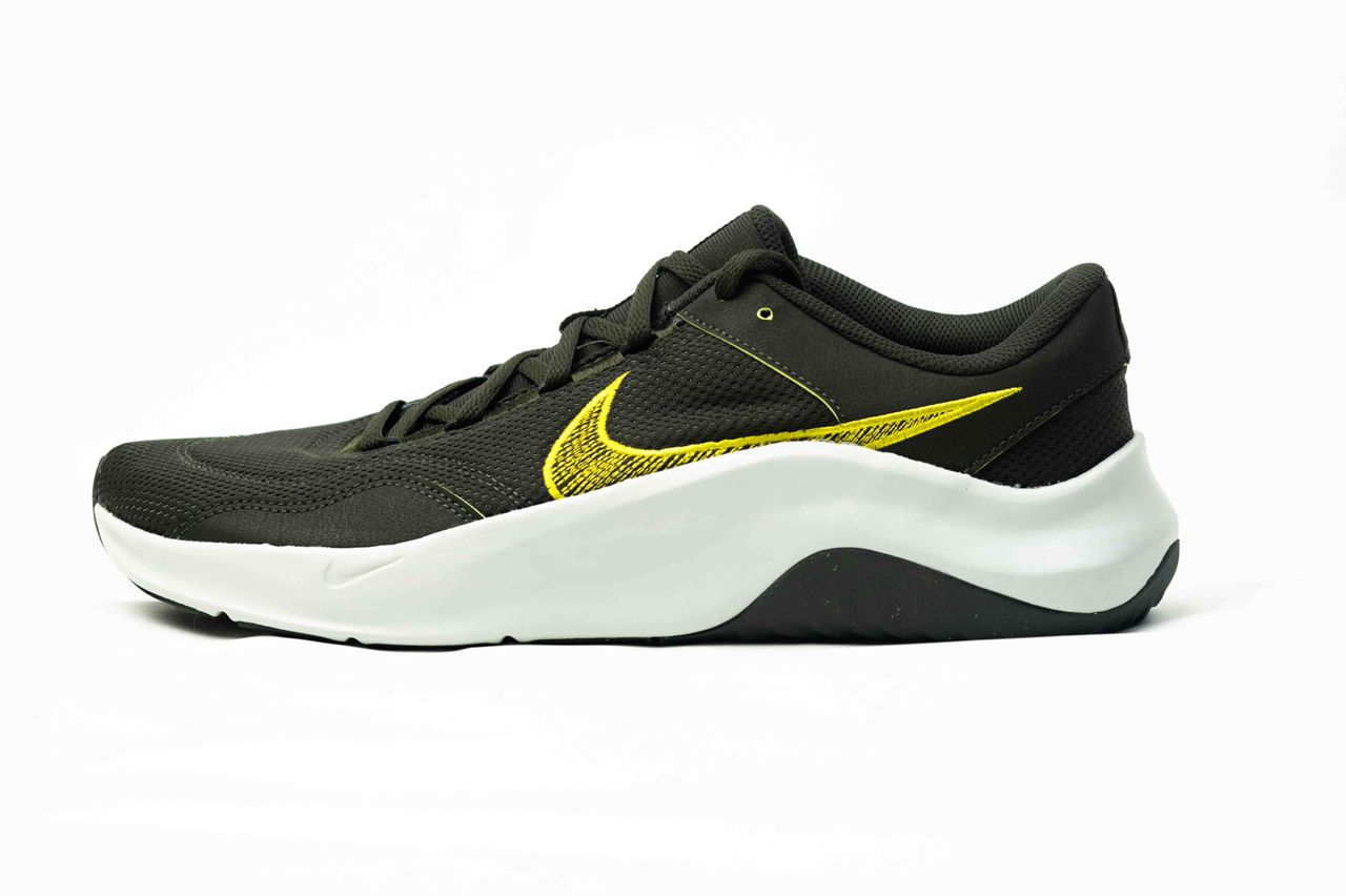 Nike Legend Sneaker